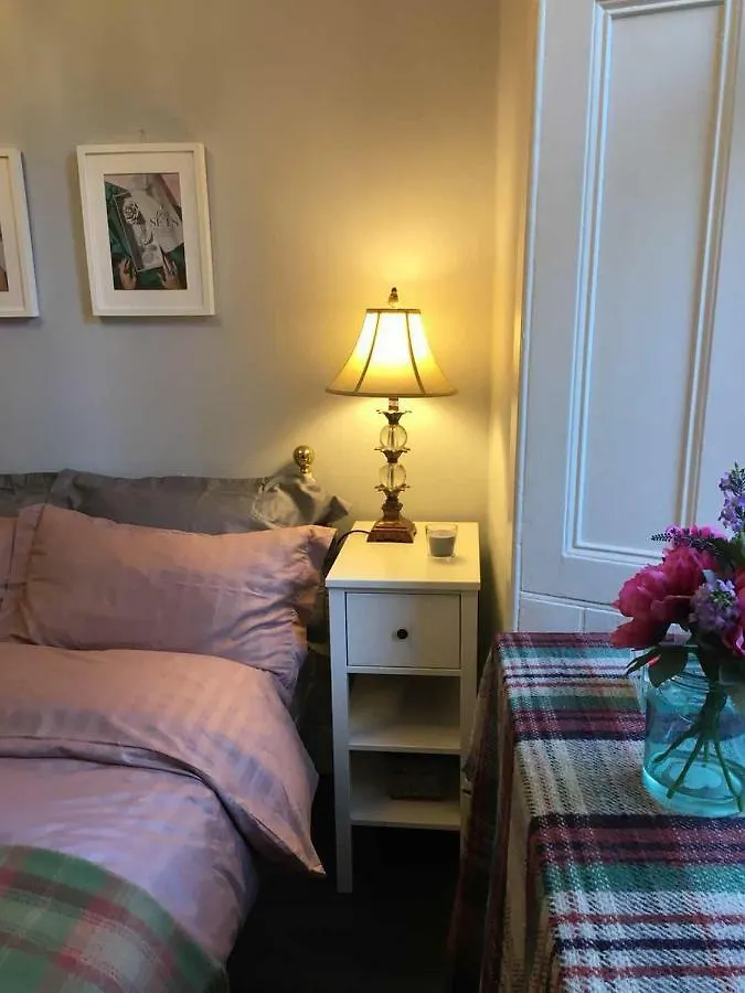 Goodtime Edinburgh Apartment 0*,