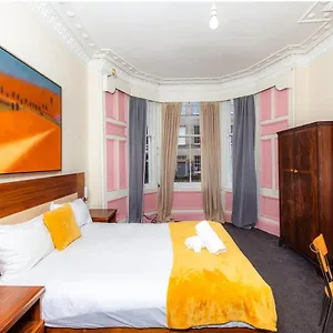 Super Central 4 Bedrooms Apartment By Calton Hill Edinburgh